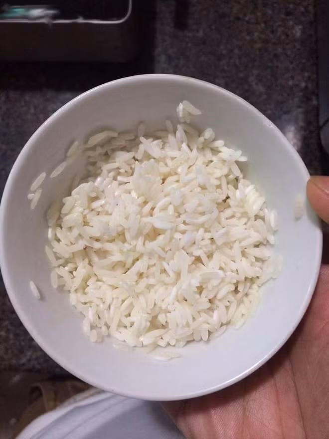 Gao chuyen mau xanh, boc mui thoi sau khi ngam nuoc