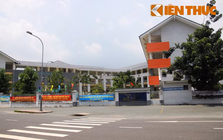 UBND quận 2 cho biết: "Do bãi IMDG quá gần khu dân cư và các công trình công cộng tập trung đông người nên việc xây tồn tại bãi IMDG chứa đầy hoá chất tại khu vực này là rất nguy hiểm".