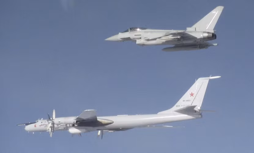 Hạm đội Phương Bắc hải quân Nga trước đó thông báo hai chiếc Tu-142 đã bay qua vùng biển quốc tế ở Biển Barents, Biển Na Uy, Biển Bắc và Đại Tây Dương trong bối cảnh NATO chuẩn bị tiến hành diễn tập tại Na Uy.