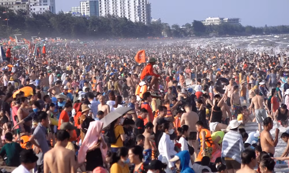 “Giải mã” tình trạng đông nghịt khách ở Sầm Sơn dịp lễ 30/4 “Giai ma” tinh trang dong nghit khach o Sam Son dip le 30/4