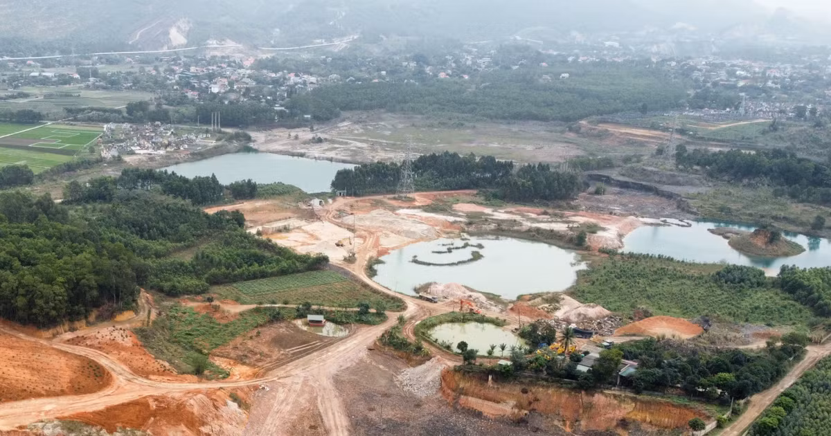 Sai phạm các mỏ khoáng sản ở Quảng Ninh: Hiện trường làm trái pháp luật (kỳ 1) - Hình 4 Sai pham cac mo khoang san o Quang Ninh: Hien truong lam trai phap luat (ky 1)-Hinh-4