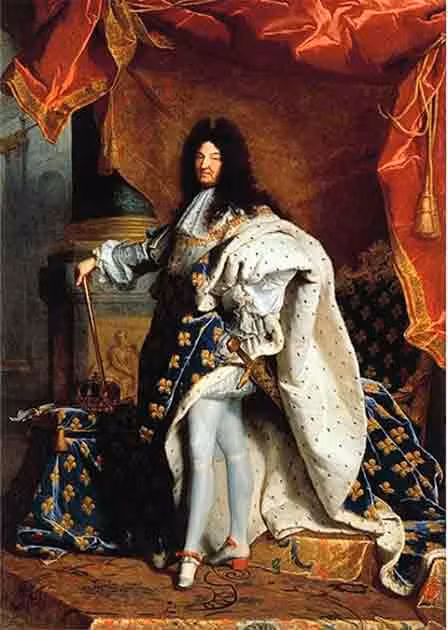 Vua Charlemagne hay còn gọi Charlemagne Đại đế (742 - 814) là của người Frank trước khi ngôi Hoàng đế La Mã. Trong 14 năm trị vì đất nước, ông hoàng này với tài cầm quân đánh trận đã tiến hành hơn 50 cuộc chinh phạt và chinh phục được vùng lãnh thổ rộng lớn chiếm hơn 1/2 diện tích châu Âu.