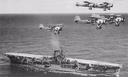 Mọi nỗ lực của các thủy thủ trên chiến hạm Bismarck thất bại khi Hải quân Anh triển khai hơn 50 tàu chiến, máy bay truy đuổi, tấn công bằng những vũ khí hạng nặng như ngư lôi, đạn pháo... khiến con tàu bị đánh chìm vào ngày 27/5/1941.