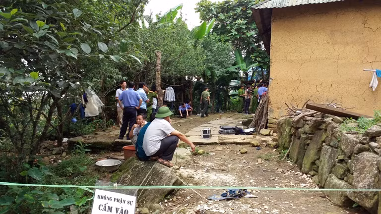 Vào sáng 27/8/2015, tại thôn Tả Dì Thàng, xã Y Tý (huyện Bát Xát, tỉnh Lào Cai) cũng đã xảy ra vụ án mạng khiến hai người chết.