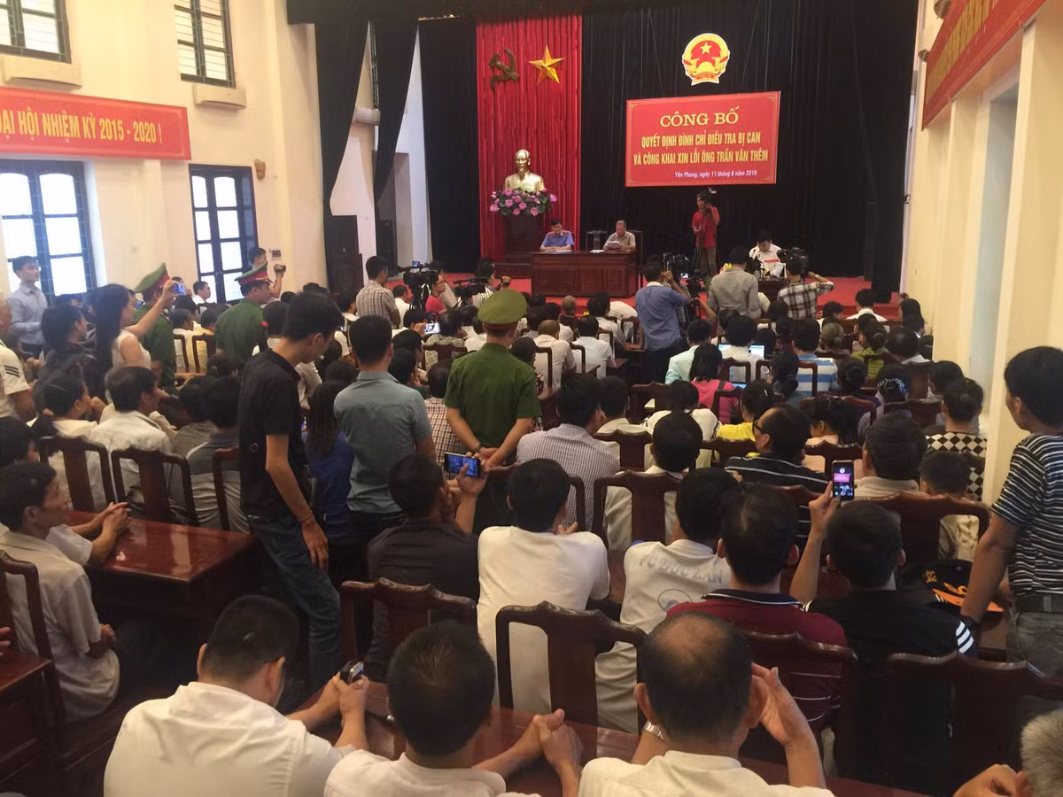 Quang cảnh buổi công khai xin lỗi ông Trần Văn Thêm.