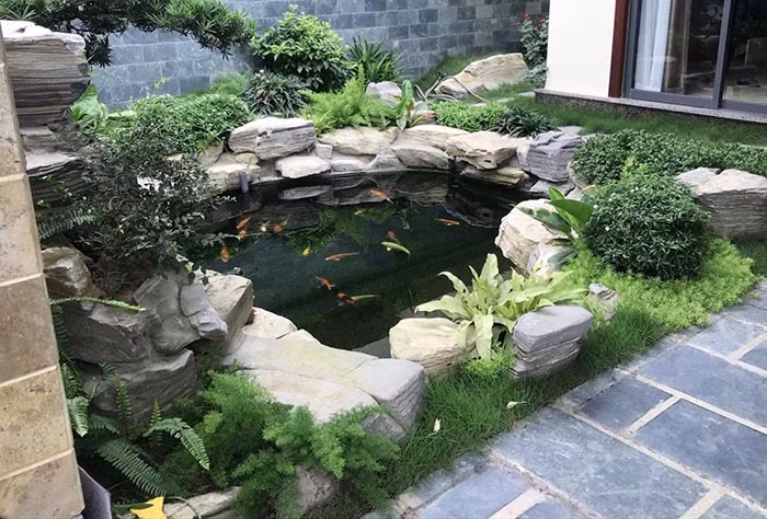 Từ những sự việc đau lòng trên, các chuyên gia khuyến cáo, phụ huynh cần sát sao với con nhỏ khi tới các khu vực công cộng, đặc biệt là những nơi có nước. Còn tại gia đình hay nhà hàng khi xây bể cá, cần tính đến độ an toàn như lắp rào chắn, camera và biển cảnh báo...tránh để xảy ra tình trạng bể cá đẹp lại thành cái bẫy chết người. (Ảnh minh hoạ)