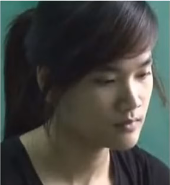 Thấy tình địch sống vui vẻ, được chăm sóc còn mình cô đơn, Linh ngày càng thù hận rồi gây án kinh hoàng vào tối 22/10/2011. Sau hơn 1 ngày đêm tập trung đấu tranh, đến 00h ngày 24/10/2011, với những chứng cứ không thể chối cãi, Hồ Nhật Linh đã khai nhận hành vi phạm tội. 