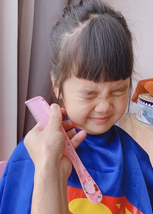 Cô con gái thứ hai của Hoài Lâm có nhiều khoảnh khắc đáng yêu.