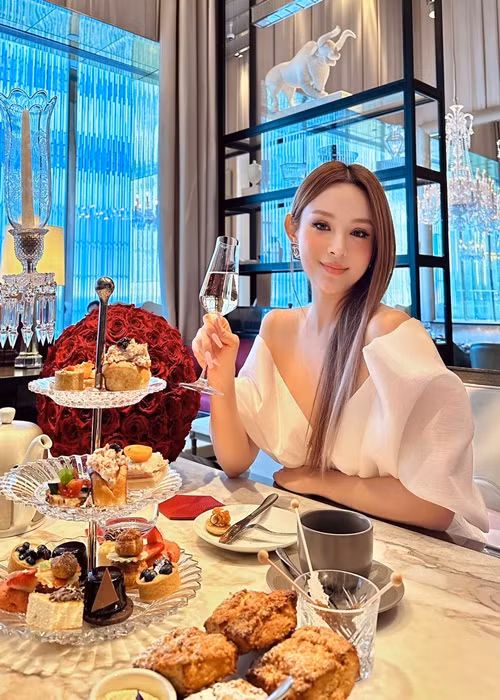 Cuộc sống giàu sang như bà hoàng của Huyền Baby khiến nhiều người phải ghen tỵ.