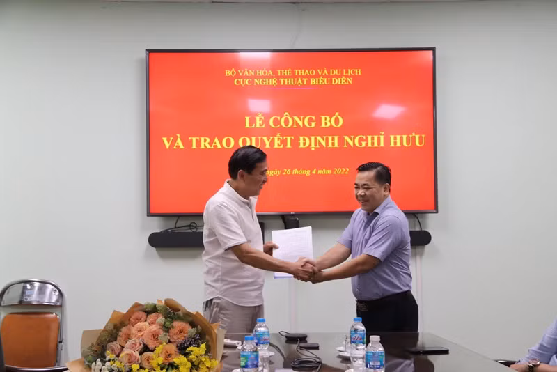 Theo Tiền Phong, sau khi rời Nhà hát Kịch Việt Nam, chồng nghệ sĩ Lan Hương giữ chức Trưởng phòng Nghệ thuật, Cục Nghệ thuật biểu diễn (Bộ Văn hóa, Thể thao và Du lịch) từ đó đến khi nghỉ hưu (giữa năm 2022). Ảnh: FBNV.