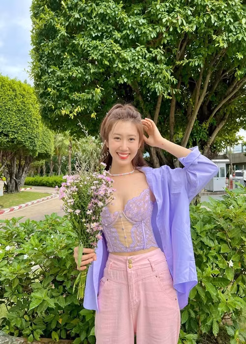 Thúy Ngân và Jack từng chung công ty, đóng mini drama Không thể rời mắt, xuất hiện trong chương trình Sóng, Running Man Vietnam mùa 2.