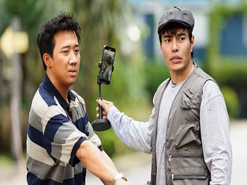 Lê Dương Bảo Lâm và Trấn Thành từng bị tố đi bar, chưa trả 187 triệu đồng. Đối mặt với tin đồn, Lê Dương Bảo Lâm tỏ ra rất bức xúc. Anh chia sẻ trên Zing: “Tôi đi làm phụ vợ chứ không có tiền đi bar. Tôi là người đàng hoàng. Nếu thương tôi đừng đồn để tôi nuôi vợ con, không ai tụng kinh mà đi bar cả, đừng chửi tôi nữa. Tôi không đi bar, gọi đào. Tôi đi bar hết 187 triệu đồng thì vợ đánh tôi quá". Ảnh: Tiền Phong.