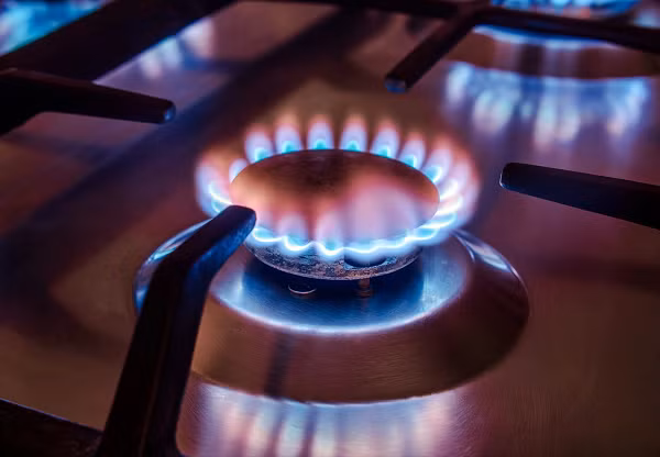Bep gas voi bep tu: Bep nao tiet kiem hon?