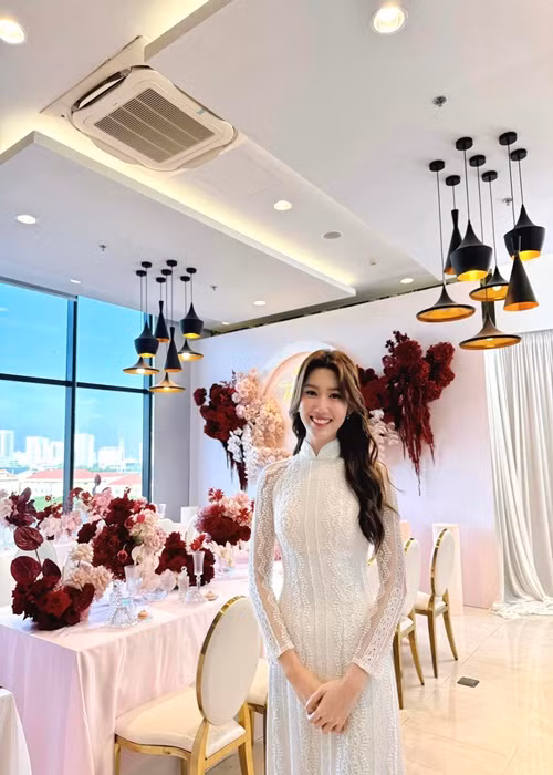 Thúy Ngân làm phù dâu trong lễ ăn hỏi của Puka. Ảnh: FB Thúy Ngân.