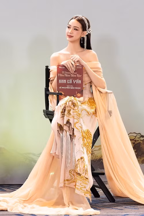 Người đẹp tâm sự thêm rằng dù cô đi được hết các nơi mà mình mong muốn trong nhiệm kỳ nhưng mỗi đất nước mà cô đặt chân đến, cô đều để lại dấu ấn mà cô nghĩ đủ để mình phát triển bản thân sau này. “Sau khi nhìn lại những hành trình nhỏ của bản thân, tôi thấy "wow" vì đang được sống đúng với danh hiệu Hoa hậu Liên lục địa”, Bảo Ngọc nói.