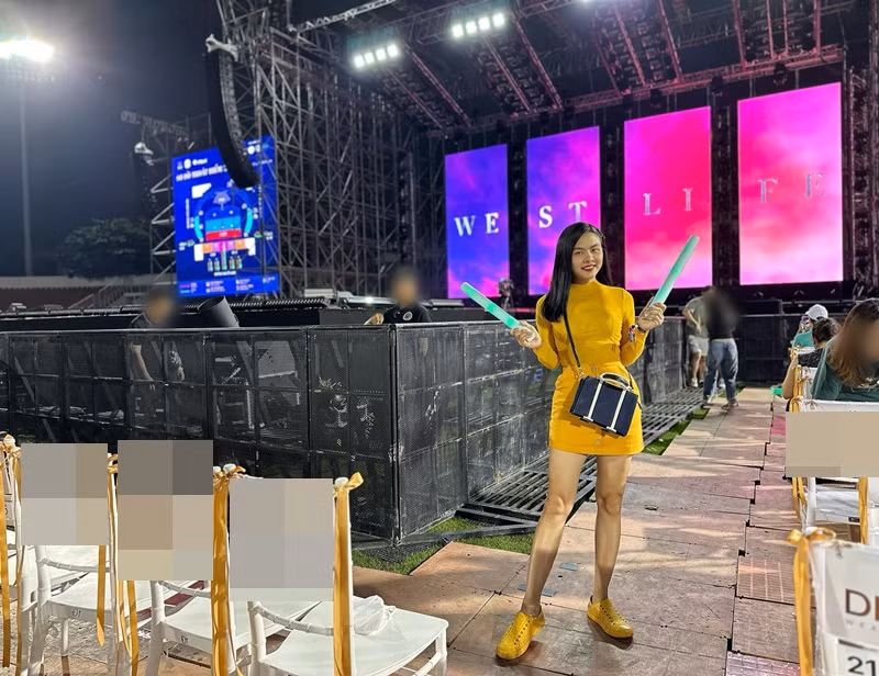  Vân Trang vừa khoe loạt ảnh dự đêm nhạc Westlife tại TPHCM tối ngày 21/11. Ảnh: FBNV.