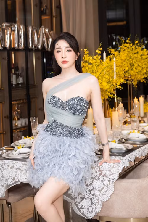 Tháng 1/2023, trong cuộc phỏng vấn với Dân Trí, Quỳnh Nga cho biết, cô vẫn độc thân. Nữ ca sĩ chia sẻ, khi độc thân, cô dành nhiều thời gian cho bản thân. Ảnh: FBNV.