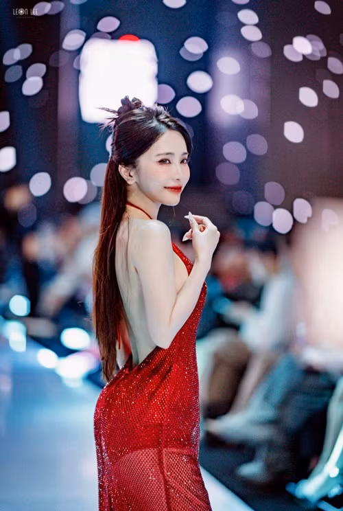Quỳnh Nga và chồng cũ không giữ liên lạc sau khi chia tay. “Thôi thì ai cũng có cuộc sống của người nấy, miễn là tôi chúc cho người ấy có cuộc sống riêng ổn nhất. Vì ví dụ những cặp đôi khác còn liên quan đến con, thì họ sẽ còn phải liên lạc với nhau”, cô nói. Ảnh: FBNV.