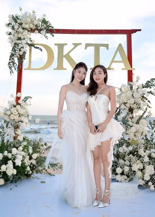 Đạt G và vợ cũ Hoài Lâm dự tiệc của Đăng Khôi - Thủy Anh Dat G va vo cu Hoai Lam du tiec cua Dang Khoi - Thuy Anh