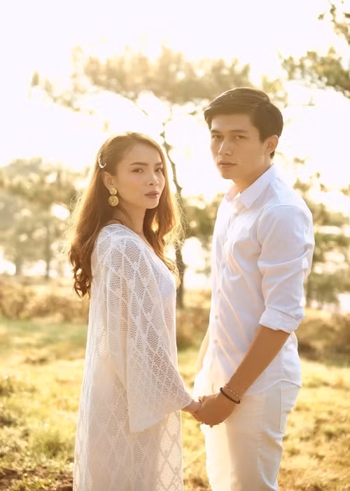 Không lâu sau đó, Yến Trang ra mắt MV Yêu như cách em từng có loạt ảnh bị nghi là ảnh cưới. Ảnh: Vietnamnet.