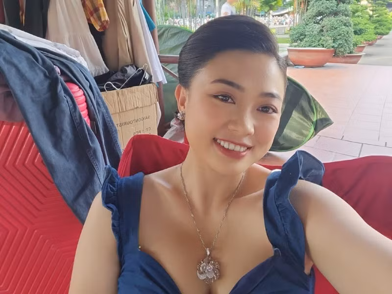 Vợ Lê Huỳnh vừa đóng phim vừa bán hàng online.