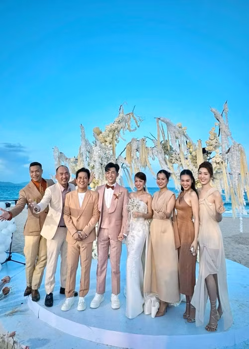 Đám cưới của Puka quy tụ dàn nghệ sĩ nổi tiếng như: Trường Giang, Ninh Dương Lan Ngọc, Thúy Ngân, vợ chồng Lâm Vỹ Dạ, vợ chồng Thu Trang, Trương Thế Vinh. Ảnh: FBNV.
