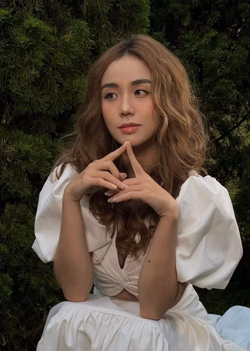 Bảo Ngọc cho rằng tuổi thơ của các con chỉ có một nên cô cố gắng mang lại những cái mà con xứng đáng được hưởng như đi học, đi chơi với bạn bè, đi du lịch. “Một mình tôi vẫn lo được cho hai con, các bé đều có thể đi chơi mỗi tuần, được đi du lịch thì chắc đó là điều may mắn của tôi”, cô chia sẻ. Ảnh: FBNV.