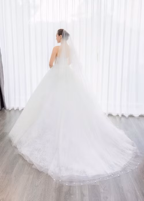 Phương Oanh hoãn cưới vì muốn tập trung dưỡng thai cũng như có thêm thời gian chuẩn bị để hôn lễ được chu toàn. Ảnh: FBNV.