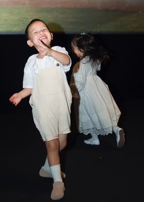 Cặp song sinh nhà Hà Hồ vừa tròn 3 tuổi.