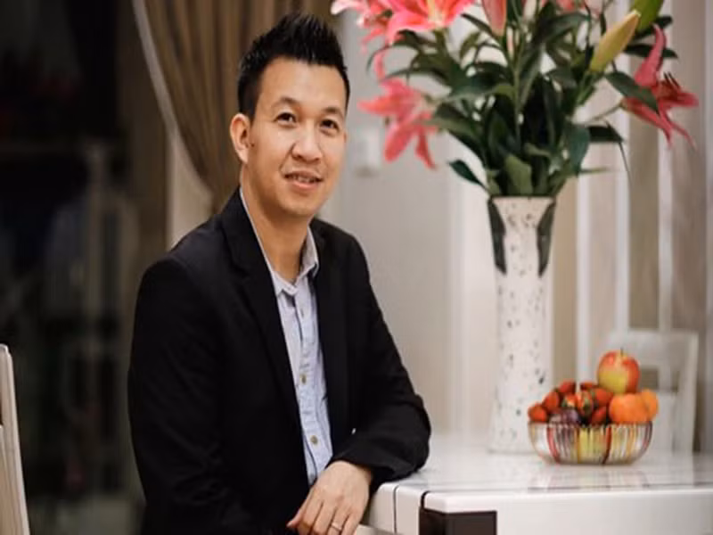 Nghệ sĩ Nguyễn Thị Bích chia sẻ rằng, nhiều lần các chuyên gia nước ngoài đến trường, thấy được tài năng của Xuân Phương và ngỏ ý xin gia đình và nhà trường cho Phương du học. Tuy nhiên, gia đình lại quyết giữ Xuân Phương ở lại, vì một phần là con trai út, phần hơn là nghệ thuật nước nhà đang mở rộng cánh cửa cho những tài năng trẻ như anh. Ảnh: VTV.