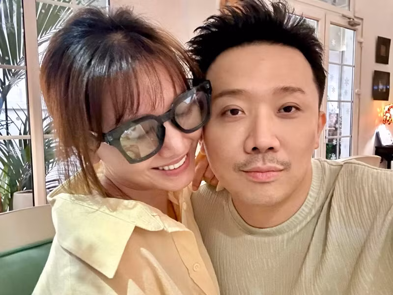 Ông xã Hari Won không giấu được vẻ mệt mỏi do lịch trình bận rộn. Ảnh: FBNV.