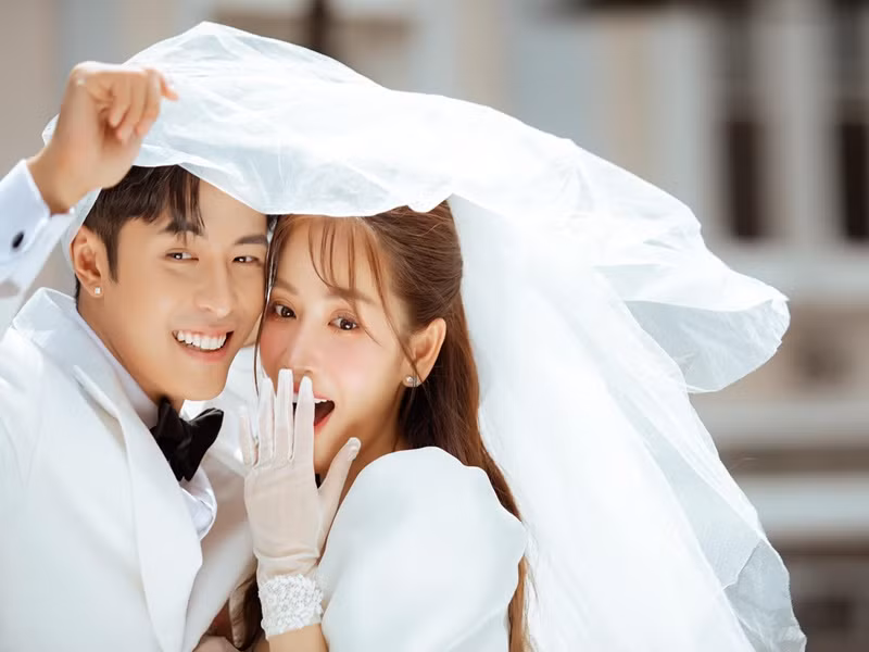 Mới đây, Puka giải thích về việc tổ chức đám cưới ở 3 nơi. Theo nữ diễn viên, vì muốn hôn lễ diễn ra ở biển nên vợ chồng Puka tổ chức tiệc mừng tại Cam Ranh.