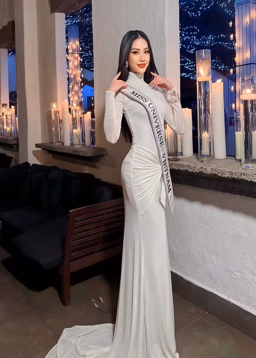 Bùi Quỳnh Hoa cùng các thí sinh đang tập luyện cho đêm thi bán kết (ngày 15/11, giờ địa phương) và thi trang phục dân tộc (ngày 16/11, giờ địa phương). Ảnh: Miss Universe Vietnam.