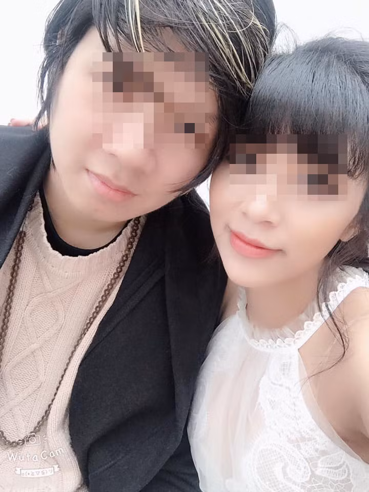 Sau khi bé gái tử vong và lực lượng chức năng hoàn thành công tác pháp y tử thi, bà V.T.D (51 tuổi, mẹ chị L.A) đã đưa thi hài bé về địa phương để an táng theo phong tục. 