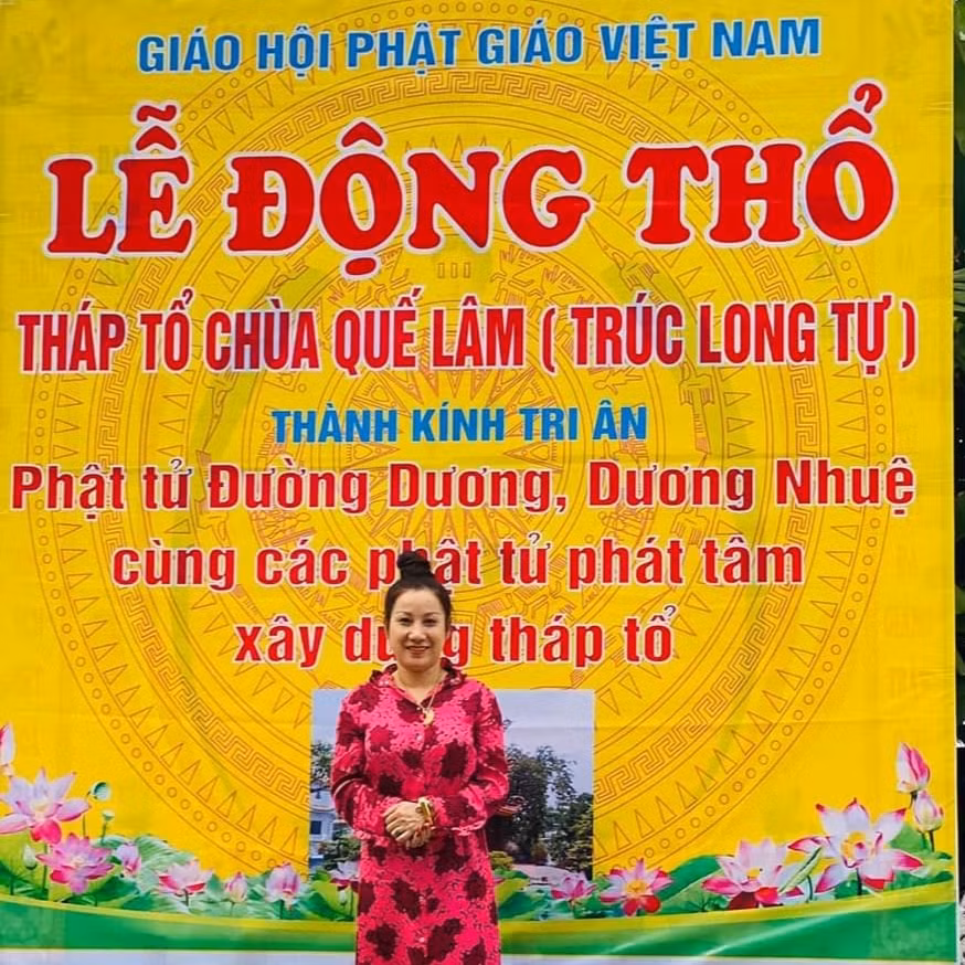 Nữ doanh nhân này còn thường xuyên đăng tải các hình ảnh đi làm từ thiện, ủng hộ người nghèo, tổ chức cầu siêu, giải hạn hoành tráng, quy mô…
