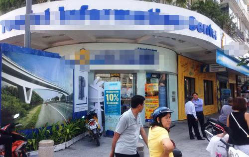 Một công ty du lịch khác ở TP HCM cũng có rất đông khách đến hỏi thăm tình hình ở Bangkok.