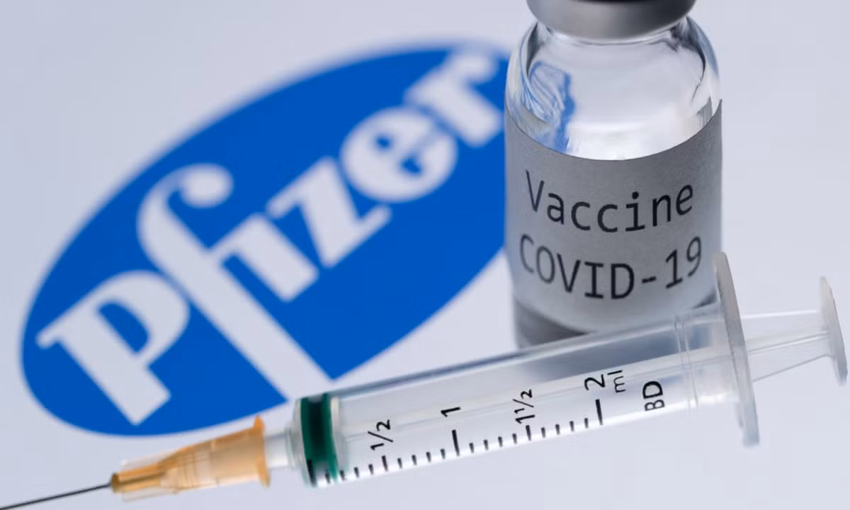 Theo các chuyên gia, trước khi tiêm vắc xin Pfizer, những người từng mắc SARS không có hoặc chỉ có kháng thể nCoV ở mức độ thấp. Thế nhưng, sau khi tiêm 2 liều Pfizer, tất cả đối tượng tham gia thí nghiệm đều sinh kháng thể cao chống COVID-19 và một phổ kháng thể lớn chống 10 loại virus đường hô hấp khác.