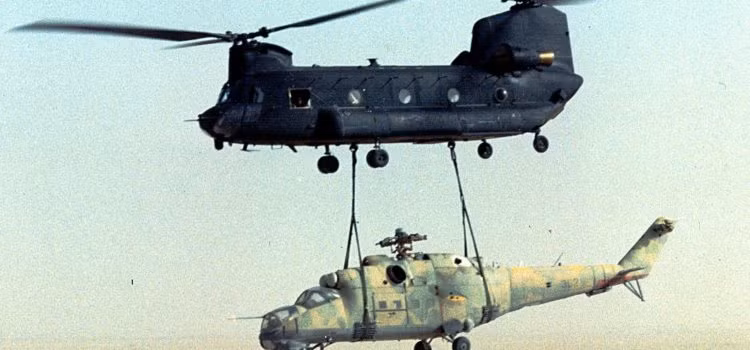 Sau khi chuẩn bị sẵn sàng, ngày 21/5/1987, đơn vị Night Stalkers được đưa đến sân bay Ndjamena, miền Nam Chad. Tối ngày 11/6, các thành viên trong đơn vị lên 2 trực thăng CH-47 để thực hiện nhiệm vụ. Khi bay tới nơi, họ bí mật tháo cánh và đuôi của trực thăng tấn công Mi-24 Hind D. Sau đó, một trực thăng CH-47 kéo theo phần còn lại của chiếc Mi-25 mang đi.