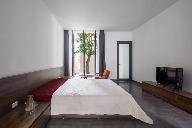 Phỏng ngủ với lối bài trí đơn giản, tiết giảm các chi tiết về nội thất và chú trọng vào công năng sử dụng.