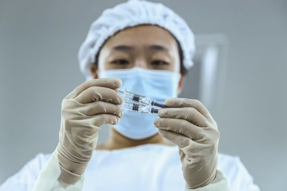 Thậm chí, ngay cả khi xảy ra trường hợp hiếm là một giọt nước nhỏ chứa mầm bệnh bị rò rỉ thì hệ thống báo động sẽ được kích hoạt ngay lập tức để phun chất khử trùng. Song song với đó, toàn bộ virus trong cùng một phòng hoặc ngăn sẽ bị tiêu diệt nhanh nhất.