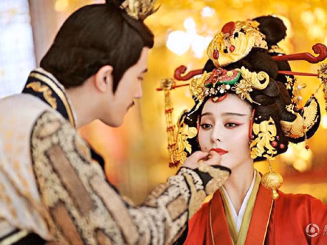 Trong số các tập tục mai táng, nhiều người không khỏi bất ngờ và tò mò khi biết các phi tần sau khi chết thường bị bịt kín hậu môn. Lý do người xưa làm như vậy là gì trở thành câu hỏi được nhiều người quan tâm.