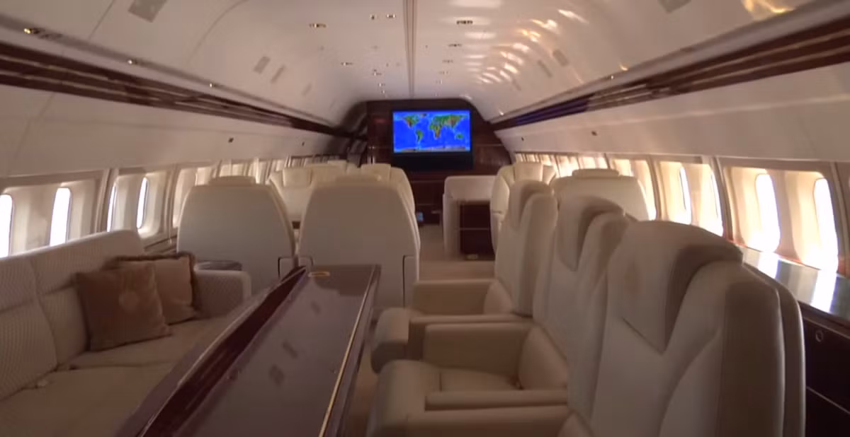 Trắng, vàng, nâu là gam màu chủ đạo bên trong nội thất của Boeing 757. Ảnh: Business Insider. (Bài viết chỉ mang tính chất tham khảo, cung cấp nội dung mang tính trắc nghiệm vui cho bạn đọc).
