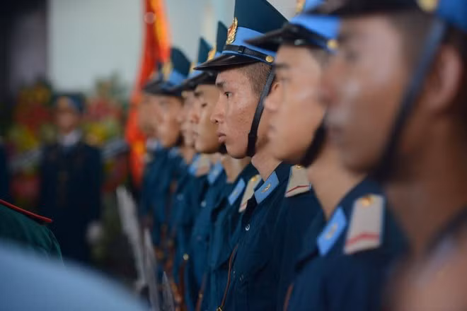 Quân đội Nhân dân Việt Nam, Quân chủng Phòng không - Không quân mất đi một phi công xuất sắc. Ảnh: Zing News. Quân đội Nhân dân Việt Nam, Quân chủng Phòng không - Không quân mất đi một phi công xuất sắc. Ảnh: Zing News.