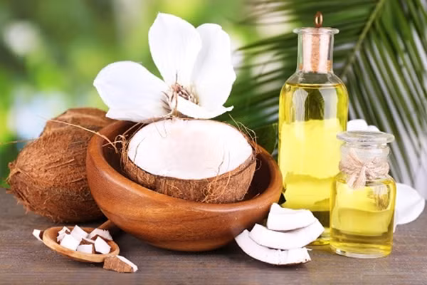 Kem đánh răng làm từ dầu dừa giúp răng trắng sáng rạng ngời sau một thời gian sử dụng. Ảnh minh họa: Internet.