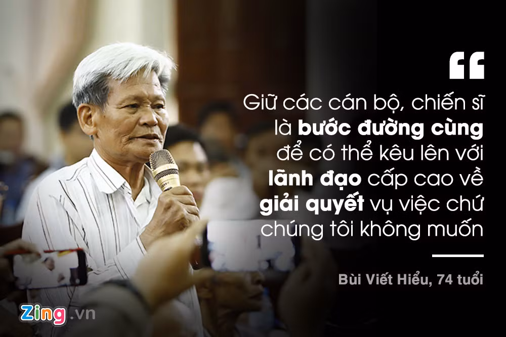 Tại buổi đối thoại với Chủ tịch Hà Nội vào trưa 22/4, ông Bùi Viết Hiểu (74 tuổi, người dân thôn Hoành) - người dân đầu tiên phát biểu đã chia sẻ người dân thôn Hoành giữ cán bộ là vì bước đường cùng.
