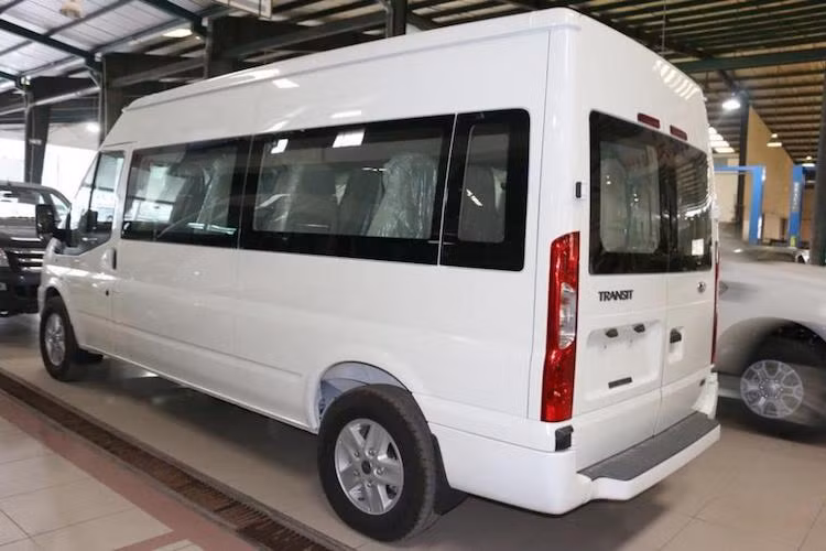 Cụ thể, chất lượng cao su giảm chấn của puli trục khuỷu có vấn đề, không đáp ứng đủ tiêu chuẩn kỹ thuật gây ra tiếng ồn khi vận hành. Là mẫu xe Ford đầu tiên được lắp ráp ở nước ta từ 20 năm trước, hiện tại Ford Transit cũng đang là dòng xe khách bán chạy nhất Việt Nam. Trước đây, đối thủ trực tiếp của chiếc xe là Mercedes Sprinter nhưng hiện Mercedes đã ngừng sản xuất dòng xe này.