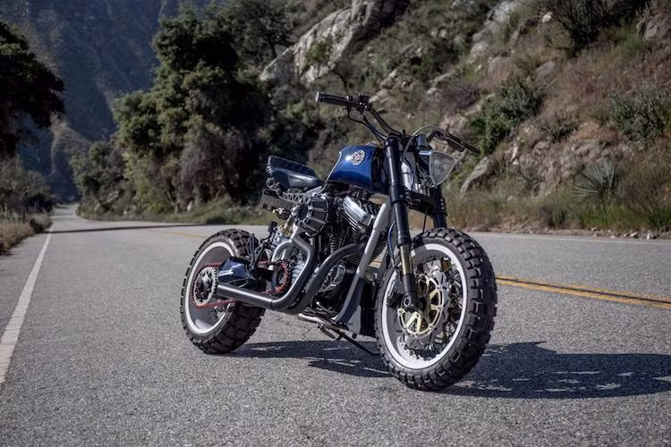 So với các dòng xe khác cùng hãng, dòng xe môtô Harley-Davidson Sportster 1200 đem tới cảm giác lái thể thao hơn một chút do sở hữu trọng lượng nhẹ. Tuy nhiên ở dạng nguyên bản, Sportster vẫn là một mẫu cruiser truyền thống, và đa số các bản độ từ mẫu xe này cũng đều nghiêng về các kiểu dáng khá gần với cruiser như bobber hay chopper.