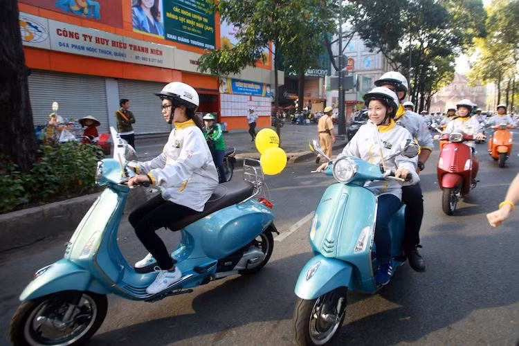 Trong ngày 9/4/2017, Dương Tử Quỳnh đã điều khiển chiếc Primavera cùng các khách mời và những bạn trẻ khác trên các tuyến phố trung tâm của Sài Gòn. Dù trời nắng và điều kiện giao thông đông đúc nhưng bà vẫn luôn tràn đầy năng lượng khi sau đó vẫn tham gia giao lưu với hàng ngàn sinh viên.