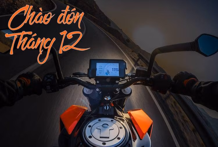 Vào ngày 17/4/2017 trên Facebook chính thức của KTM Việt Nam, hình ảnh và thông tin hé lộ về sự xuất hiện của mẫu naked-bike KTM Duke 390 2017 đã được đăng tải, Theo KTM, chiếc xe sẽ chính thức có mặt tại thị trường Việt Nam vào tháng 12/2017 với giá bán dự kiến vào khoảng 190-199 triệu đồng.