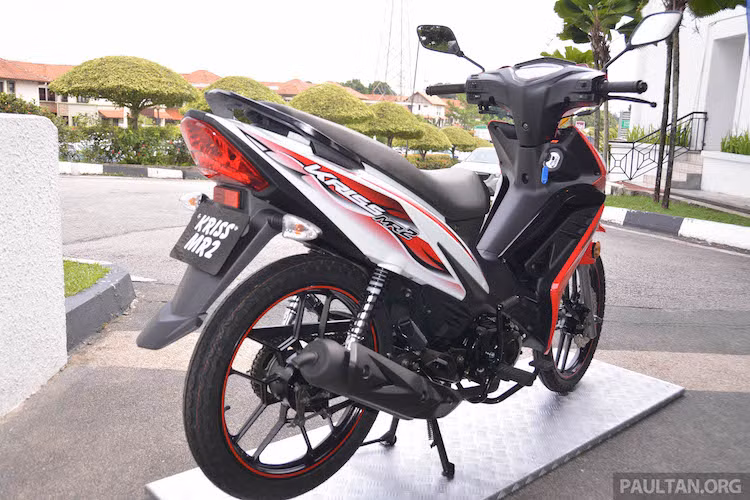 Tại thị trường Malaysia, giá bán cho Modenas Kriss MR2 là 4123 Ringgit (tương đương 21 triệu đồng). Như vậy, chiếc xe chỉ rẻ hơn một chút so với phiên bản Wave Alpha phanh đùm 2 bánh, niềng căm tại thị trường này, hiện có giá 4535,74 Ringgit (tương đương 23,2 triệu).